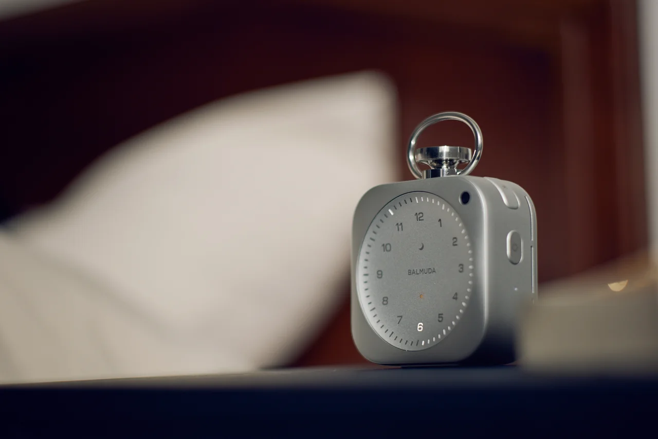 【バルミューダ】新作は“針のない置き時計の画像_17