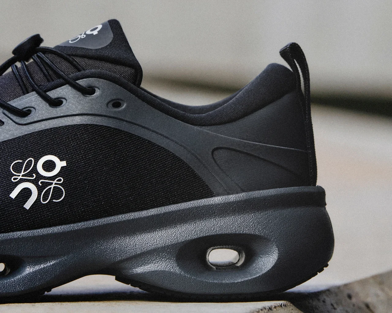 LOEWE x On　クラウドソロ