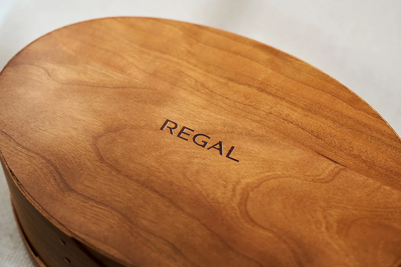 「リーガル」から発売される「ファースト・セレブレーションシューズ ギフトセット」に含まれるオリジナルボックス②