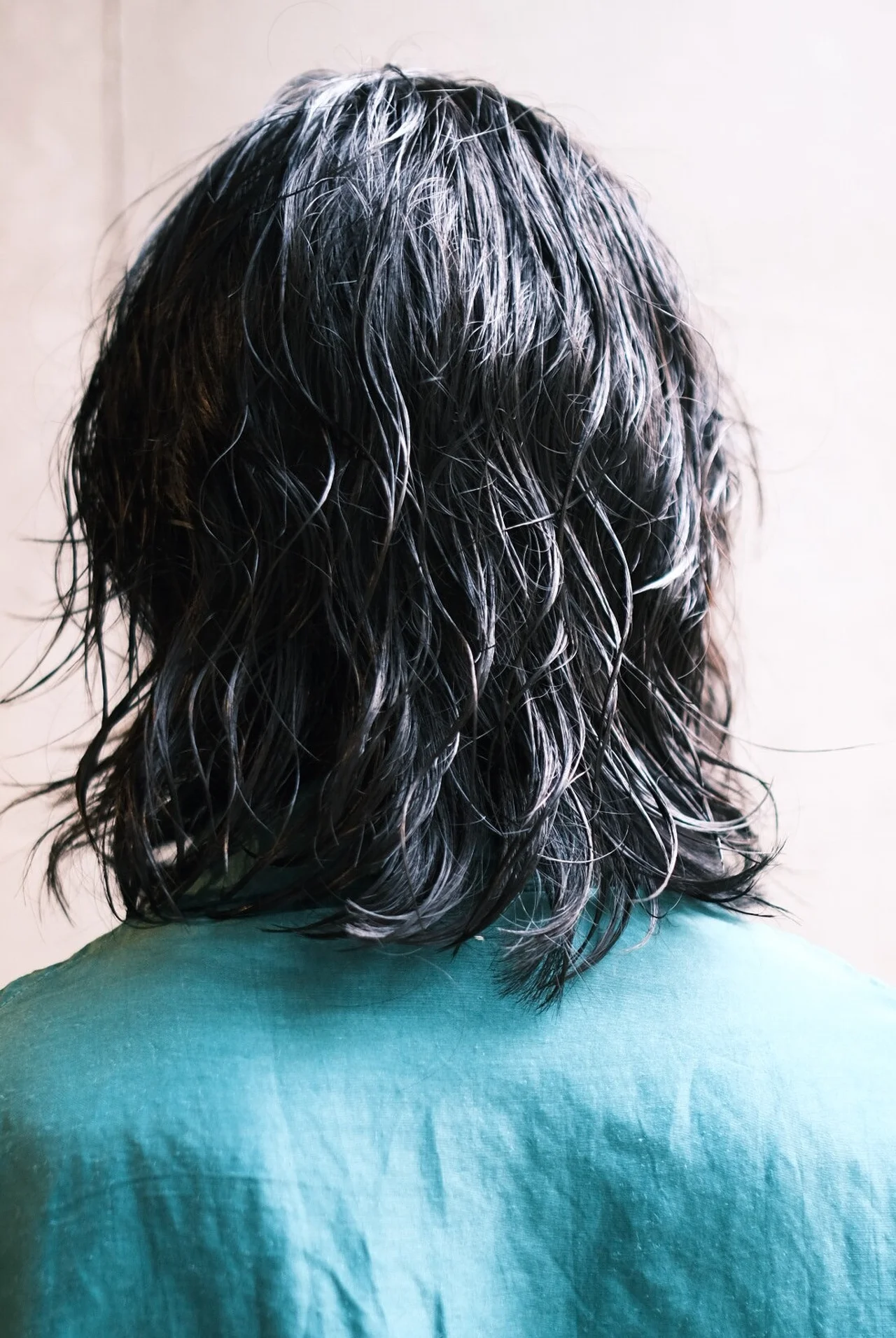 グランジ感のあるミディアムパーマ メンズヘア