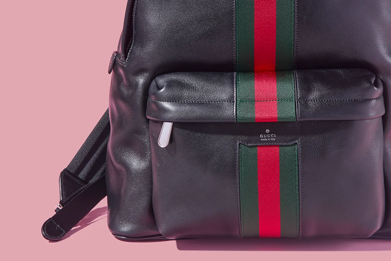 【グッチ】40代メンズにおすすめの新作小物5選。GGパターンのトート、ウェブストライプのバックパック、シグネットリングに注目