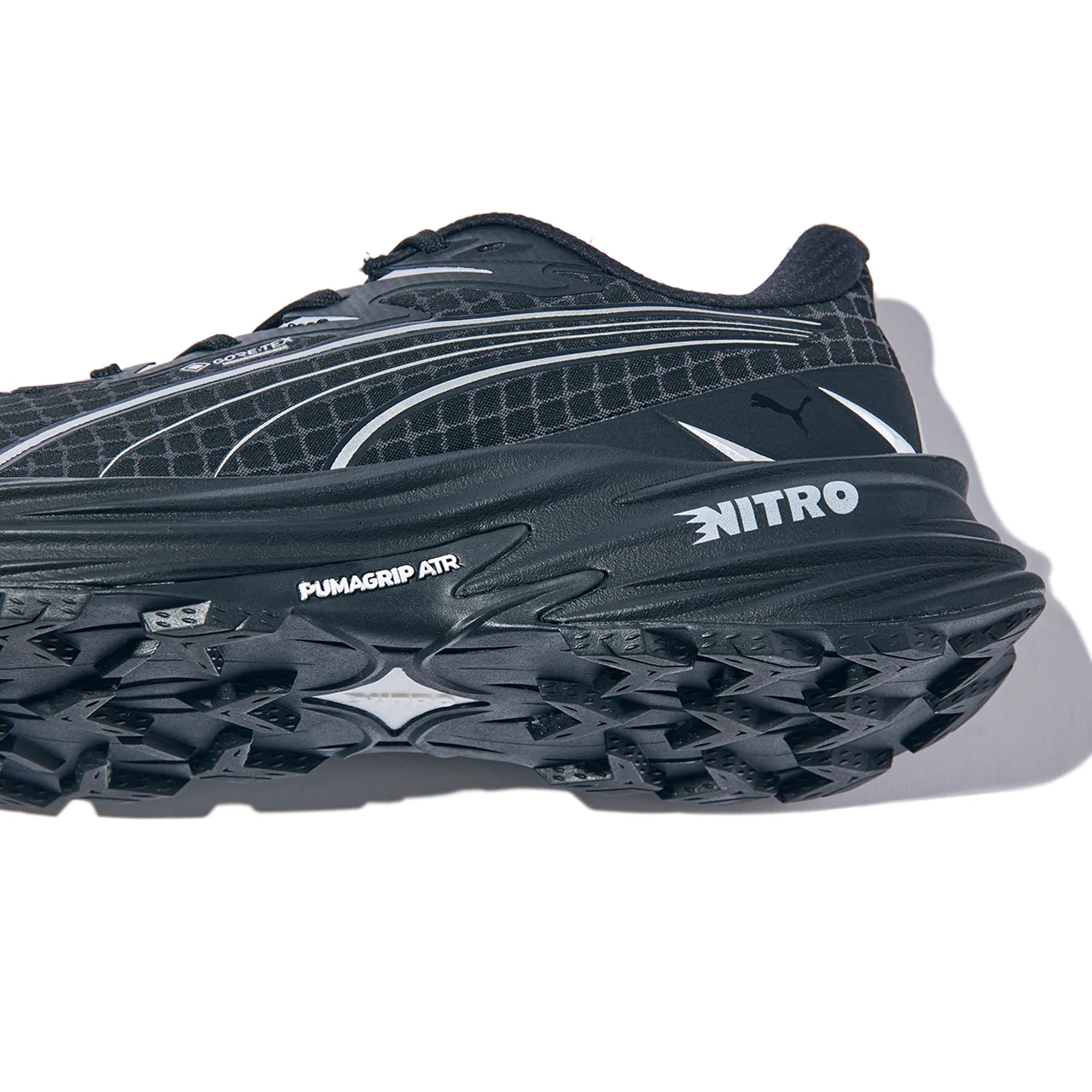 高反発ミッドソール「ニトロ フォーム」をフルレングスで搭載