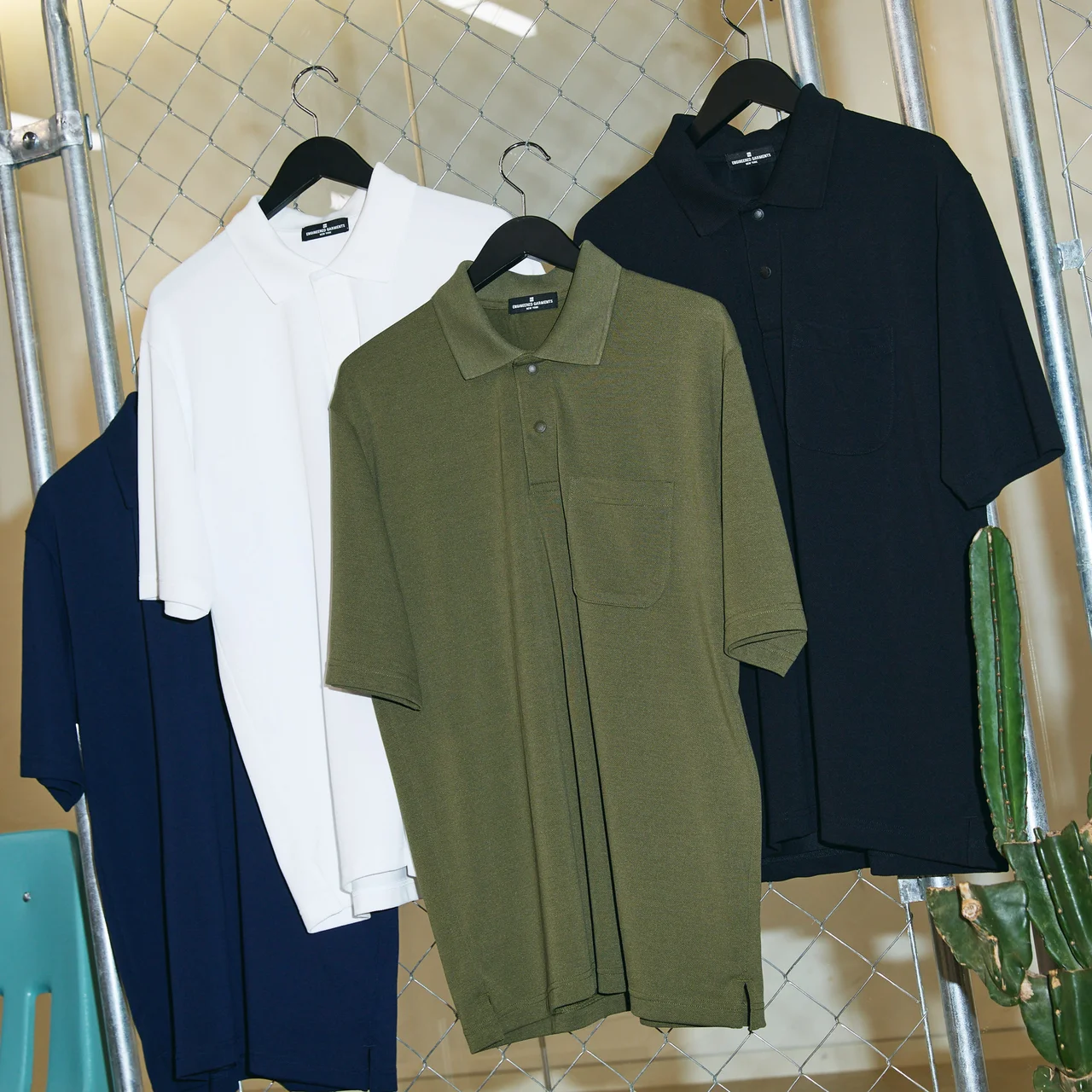 「ジーユー×エンジニアド ガーメンツ」ドライカノコポロシャツ