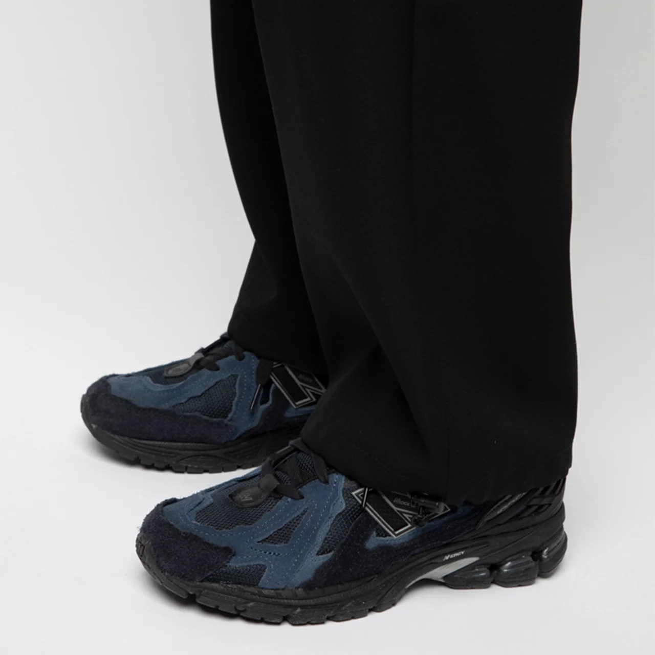 おしゃれな大人の着こなし｜New Balance × atmosのスニーカー