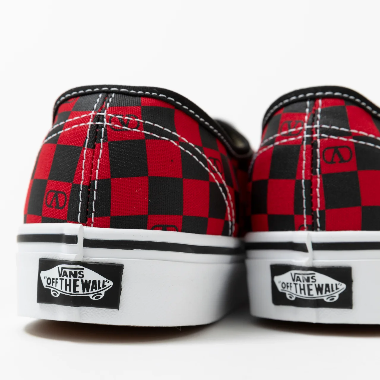 エディター私物 ヴァレンティノ×ヴァンズのコラボスニーカー