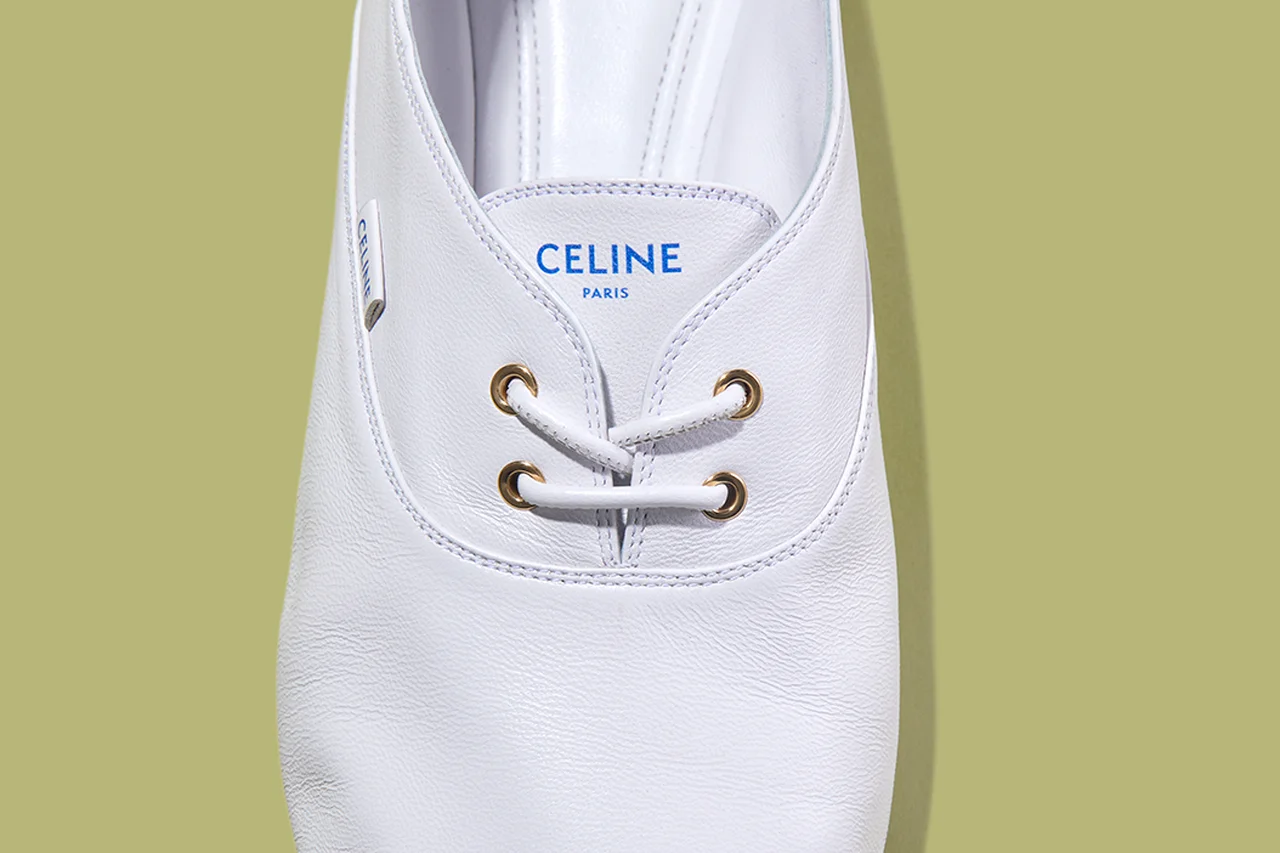 【セリーヌ】春の格上げメンズ小物5選。バレエレースアップシューズ、薄型ポーチ、新レジメンタルタイに注目