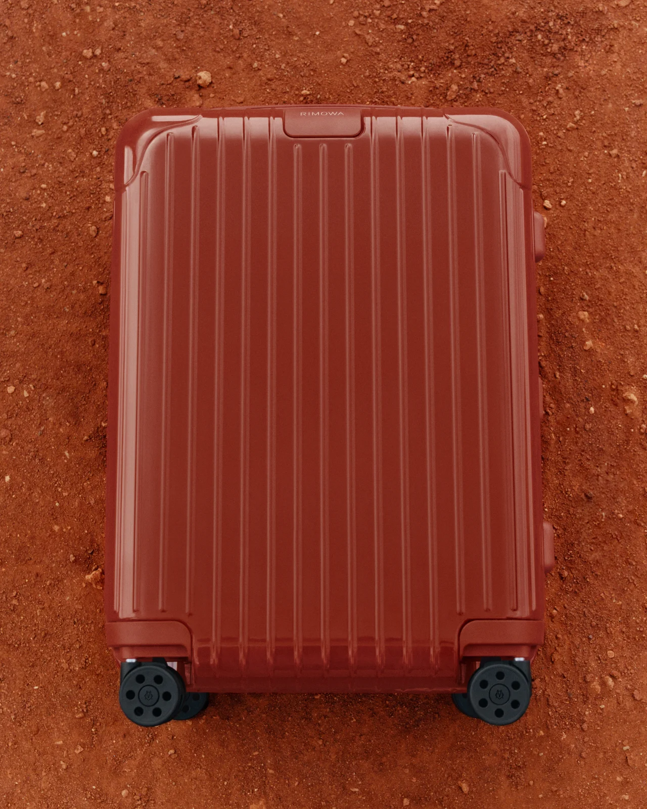 【差がつく大人のリモワ】人気の定番シリーズ「エッセンシャル」に新色登場。「テラコッタ」と「クレイ」が11月13日（木）より発売②