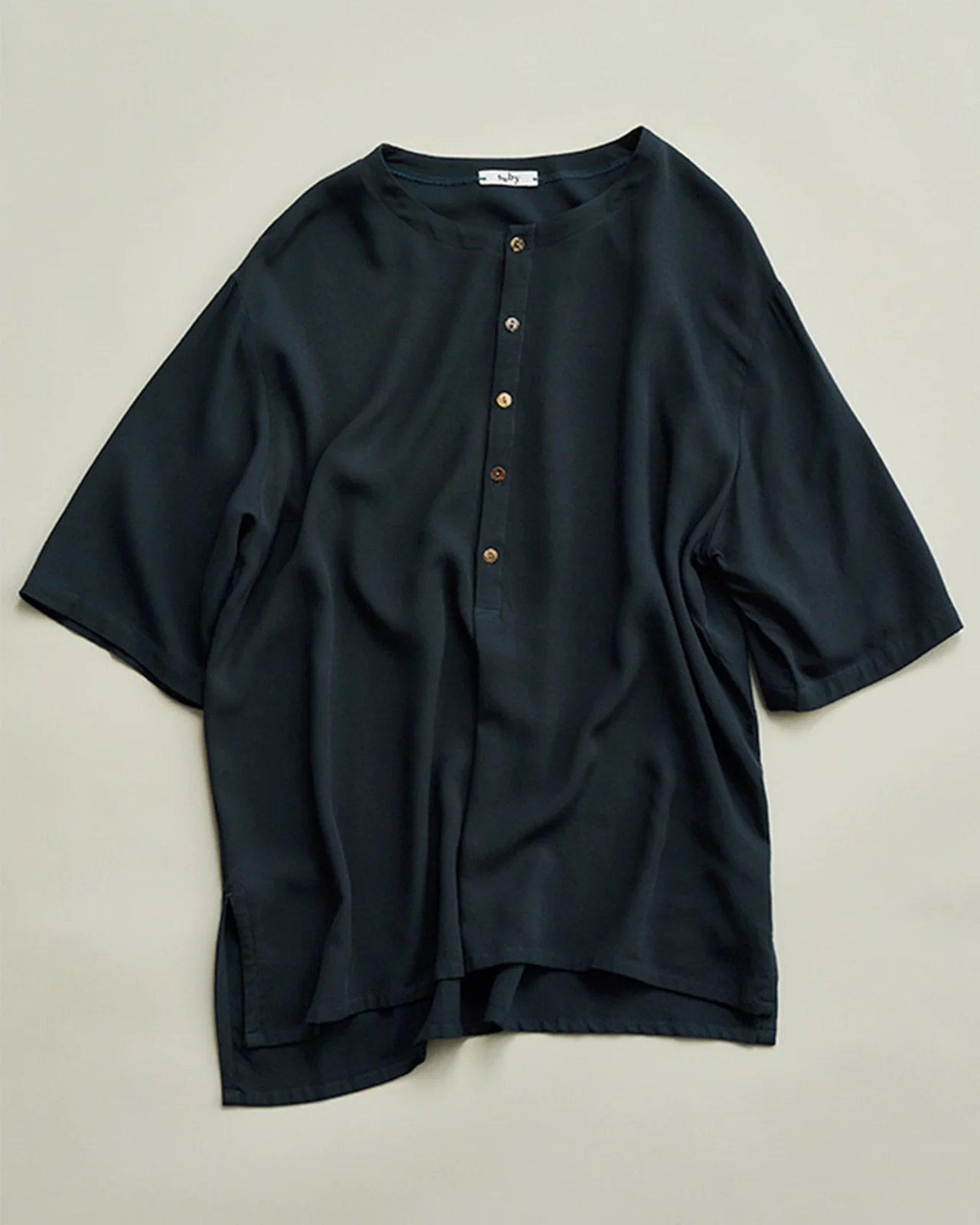 saby ヘンリーネック