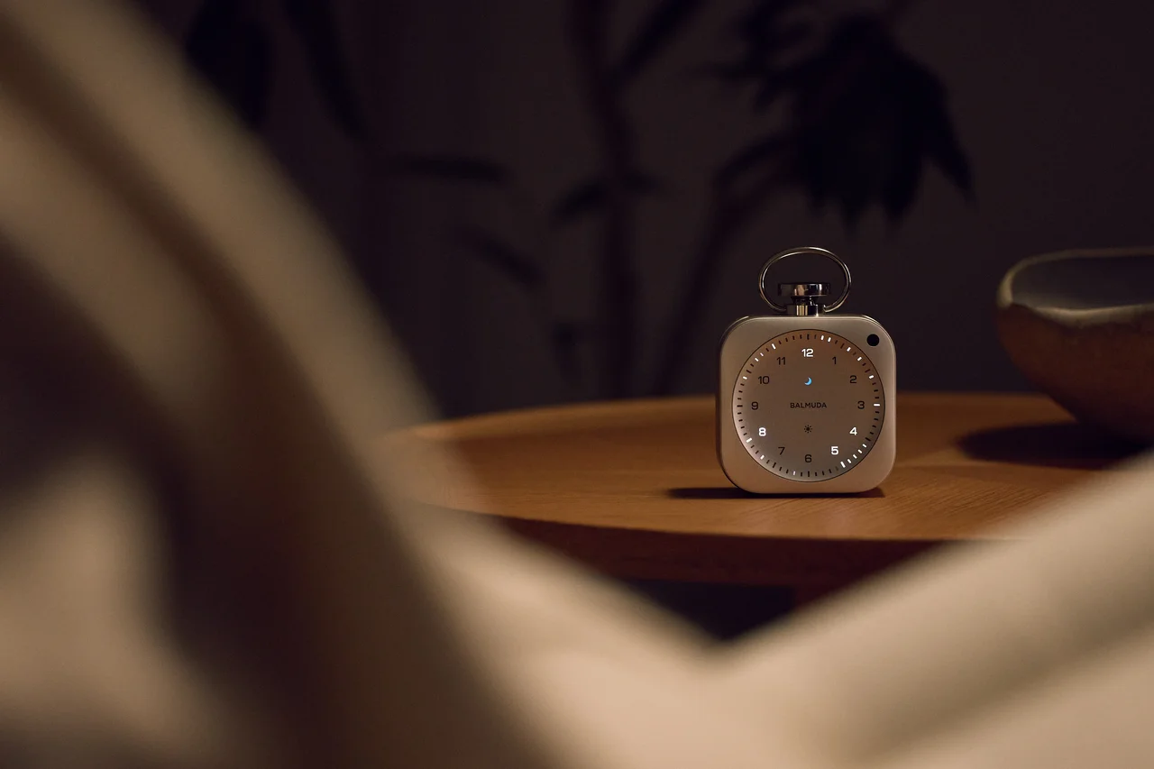 【バルミューダ】新作は“針のない置き時計の画像_18