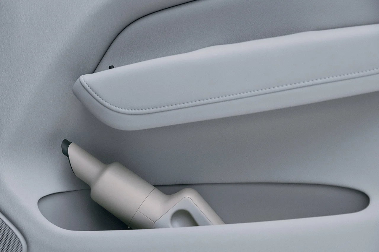 ±0 ／ Handy Cleaner