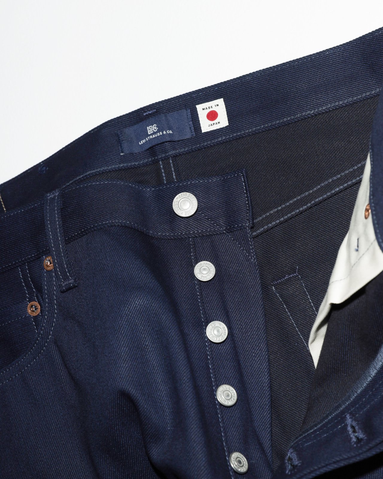 Levi's®の『SHIPS EXCLUSIVE BlueTab™ 1980's 501® Original』 ボタン