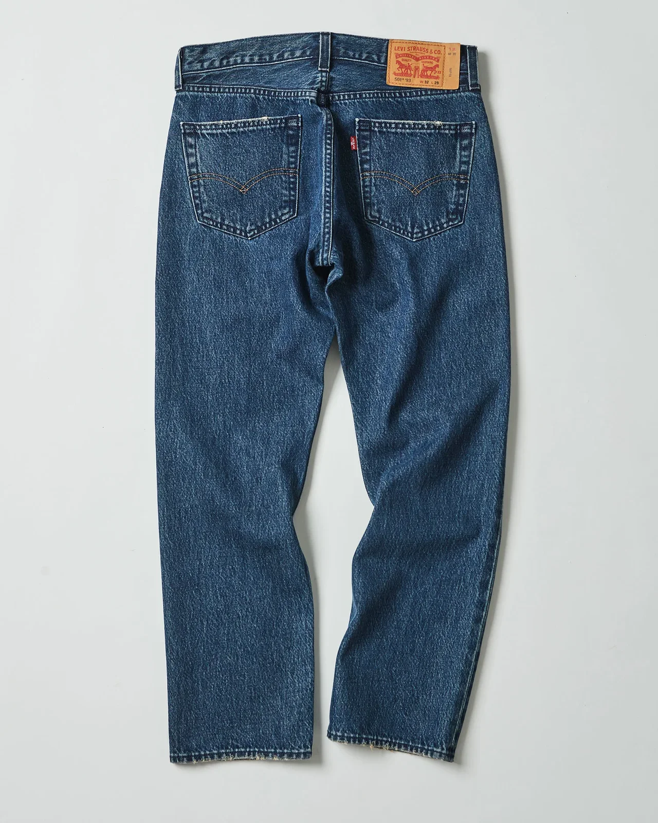 【大人の別注リーバイス】完売必至の「501®'93」。グリーンレーベル リラクシングとのコラボは上品な色落ちがいい感じ①