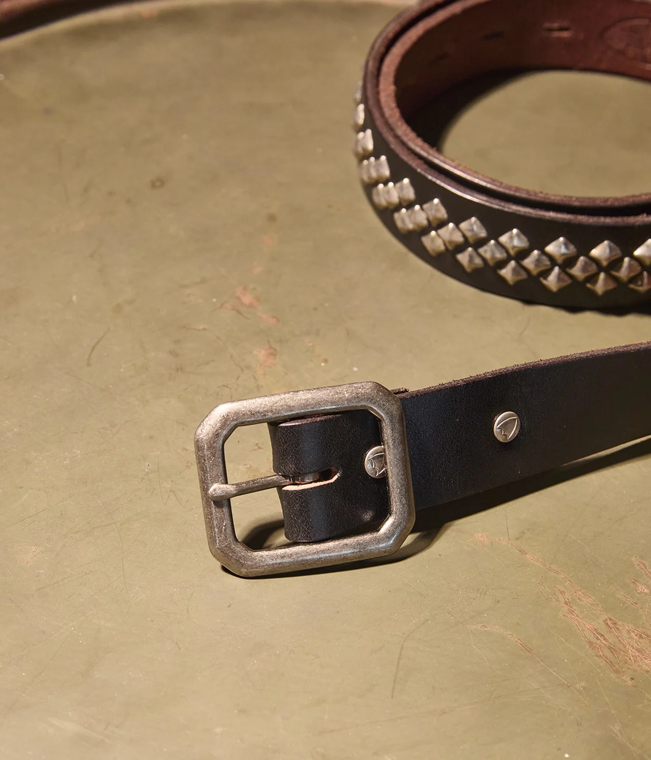 【大人のレザー小物】ベルトから財布まで。の画像_10