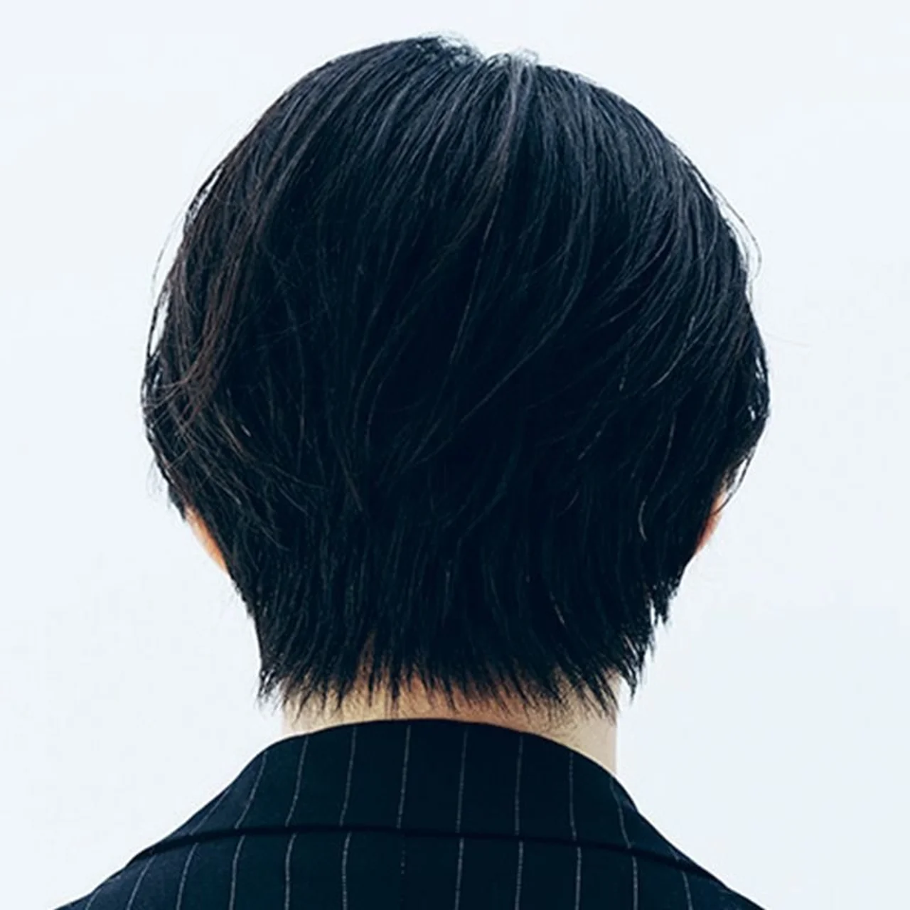 品よくまとまるリラクシーヘアでいつもの自分をドレスアップ 後ろ