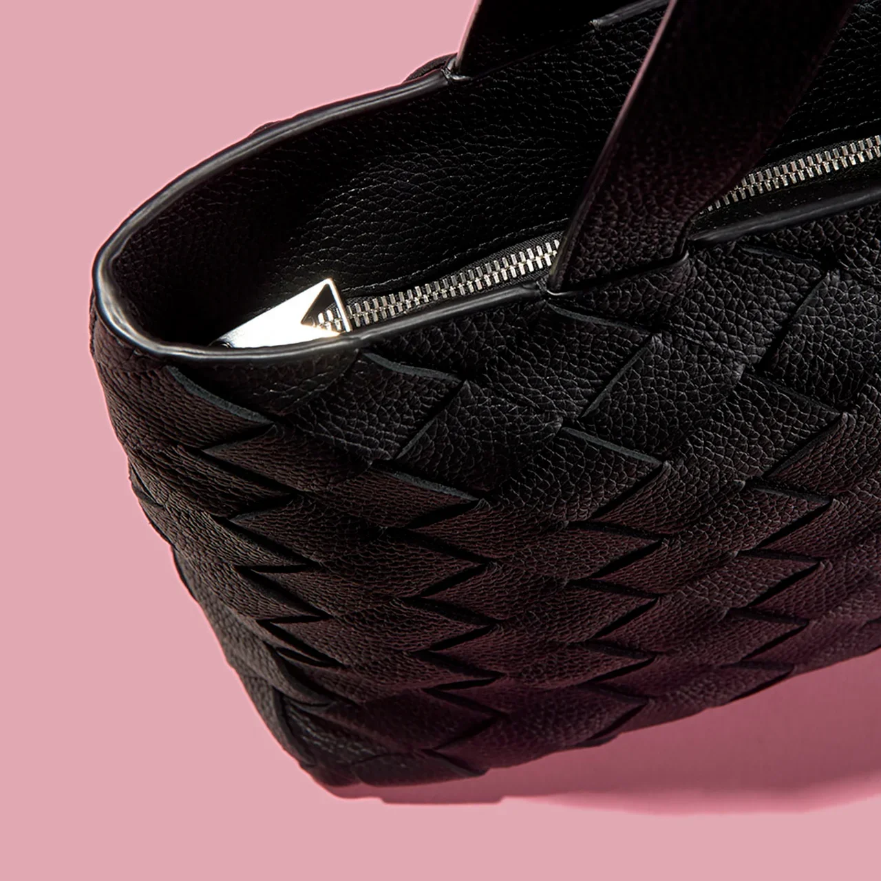 BOTTEGA VENETA｜SMALL INTRECCIATO FASTENER TOTE