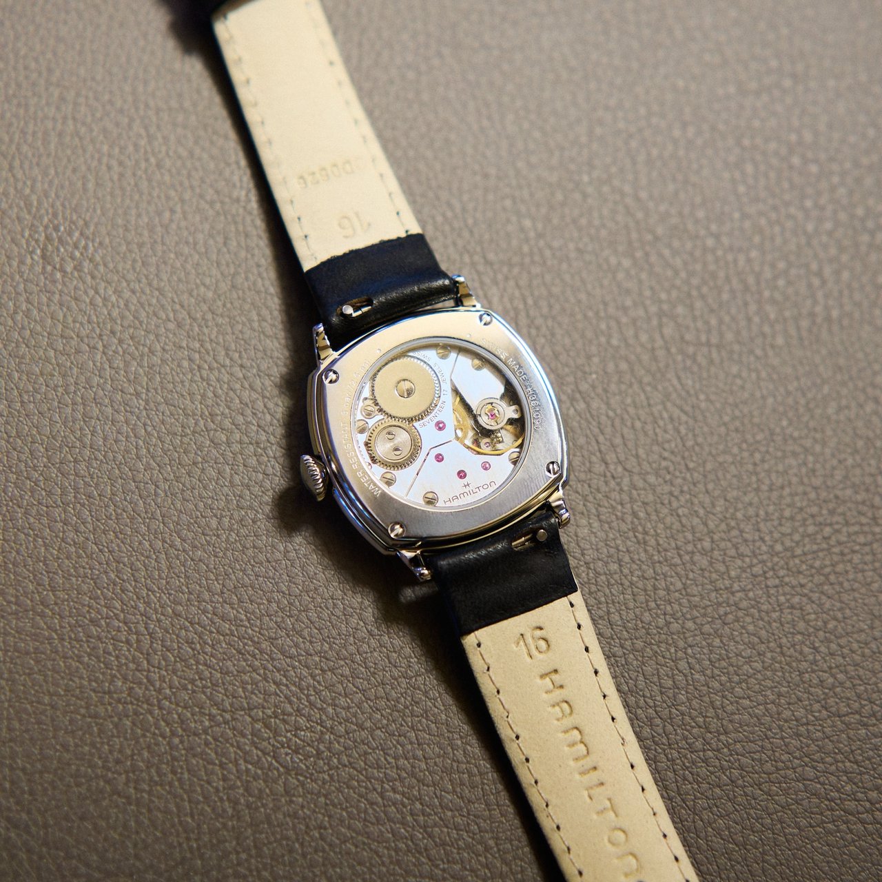新しいムーブメント「Cal.H-42」