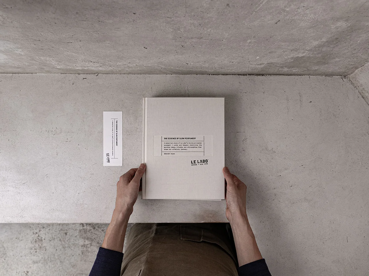 『ジ エッセンス オブ スローパフューマリー』 の表紙