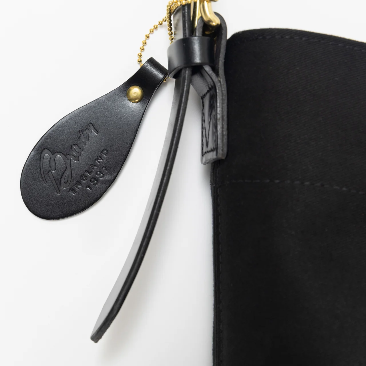 【エディター私物】Brady for TOMORROWLANDのLEVEN MEDIUM コットン ショルダーバッグ タグ