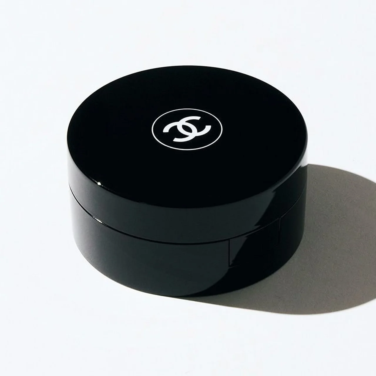 CHANEL「プードゥル ユニヴェルセル リーブル オン-ザ-ゴー 10」