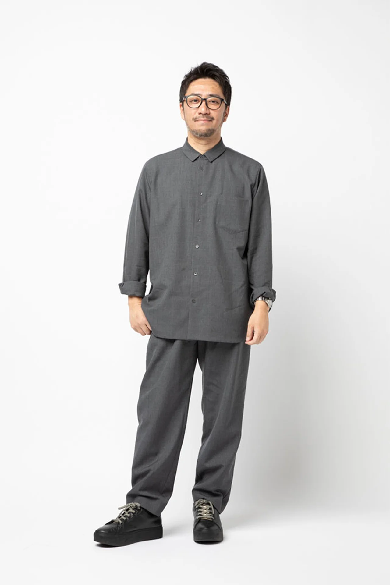 清潔感を意識したグレーのセットアップの画像_1