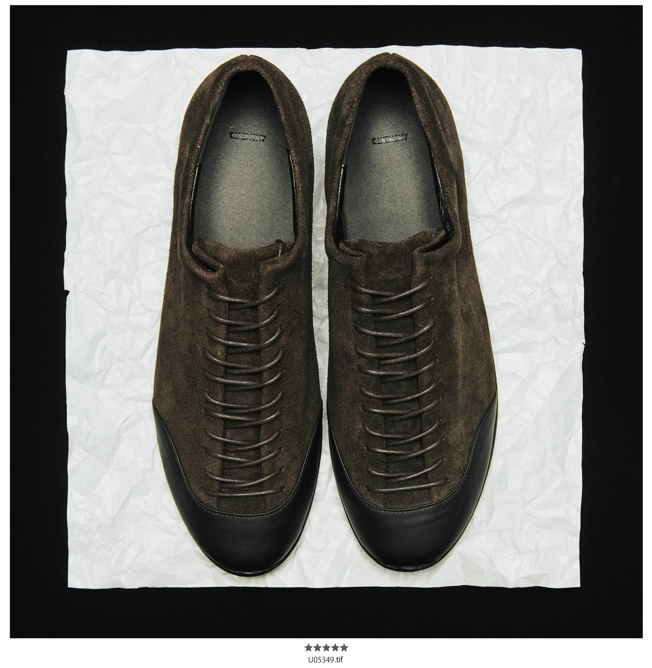 韓国発アモーメントのカウスエードの薄底スニーカー