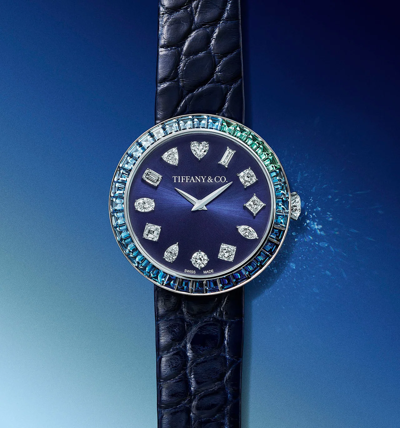 「ティファニー エタニティ」バゲットカットモデルのトパーズ、エメラルド、サファイヤのグラデーションが美しいベゼル