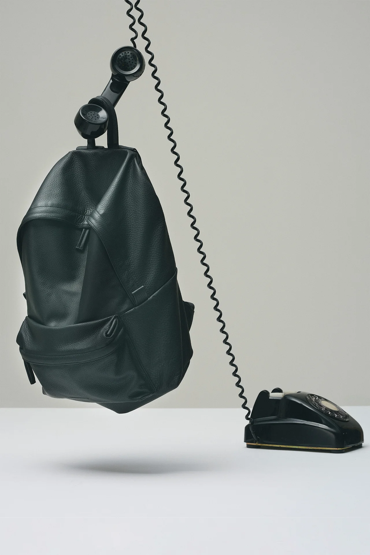 【オンオフ使える大人の黒リュック】シンプの画像_2