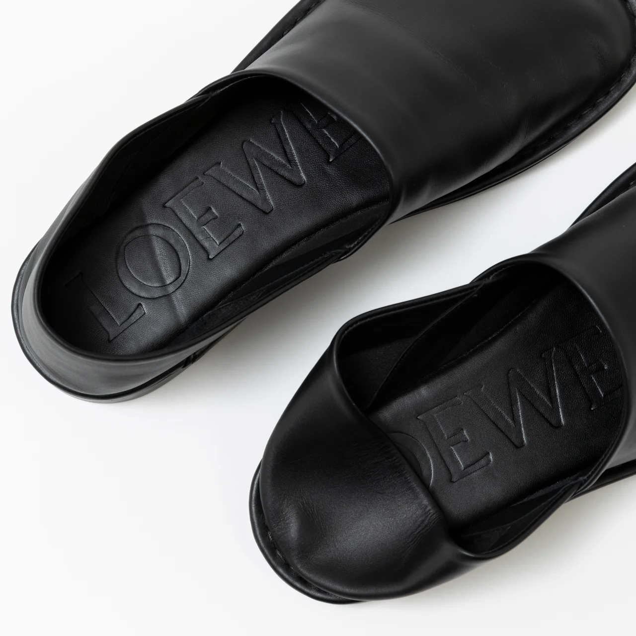 エディター私物 ロエベのフォリオスリッパ