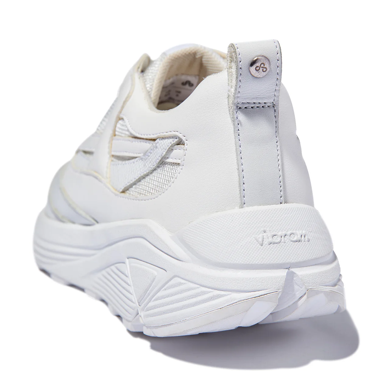 ソールにはVibram Rollingait Systemを採用