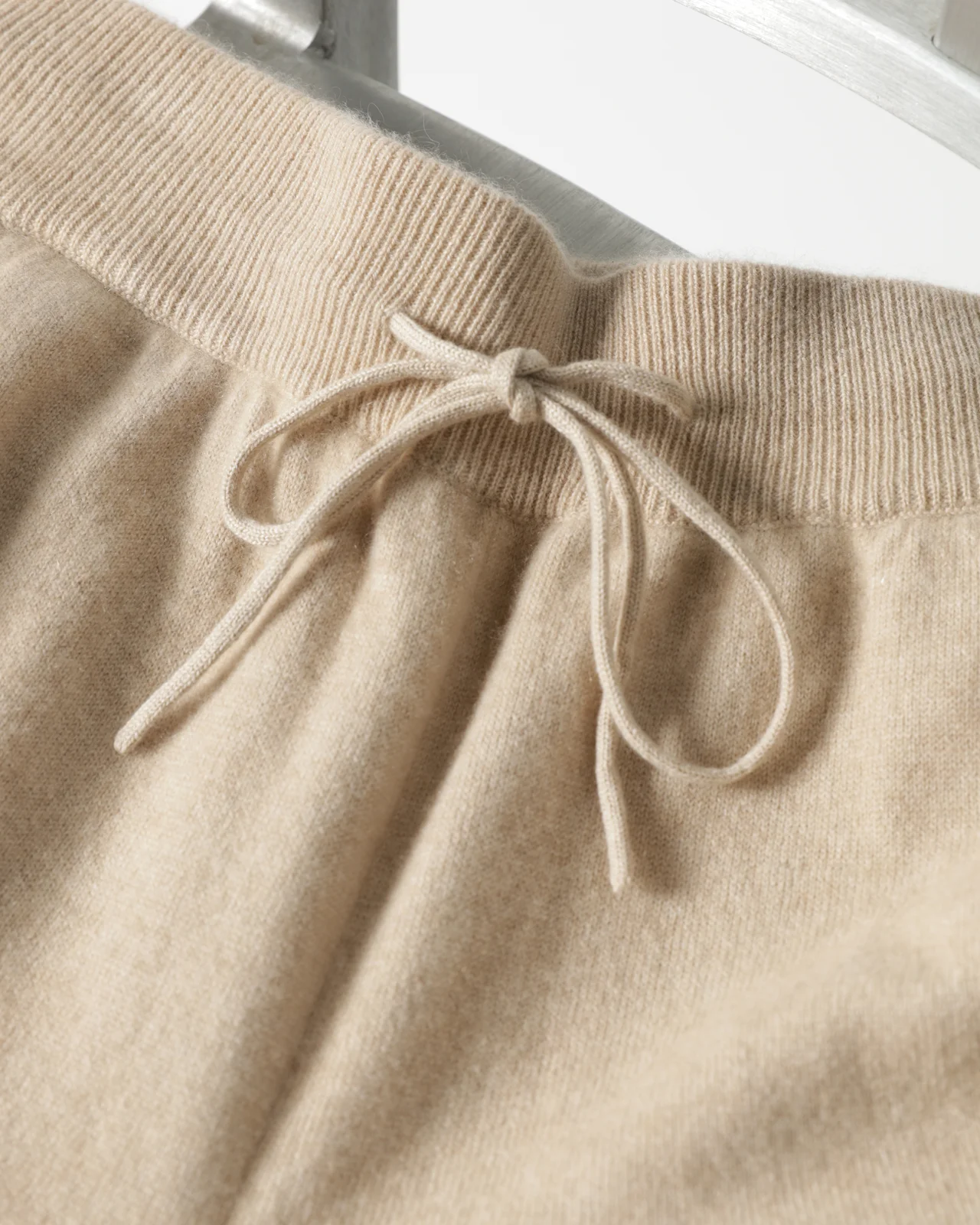 cash&barbaのモンゴリアンカシミヤ ワイドパンツ 結び目