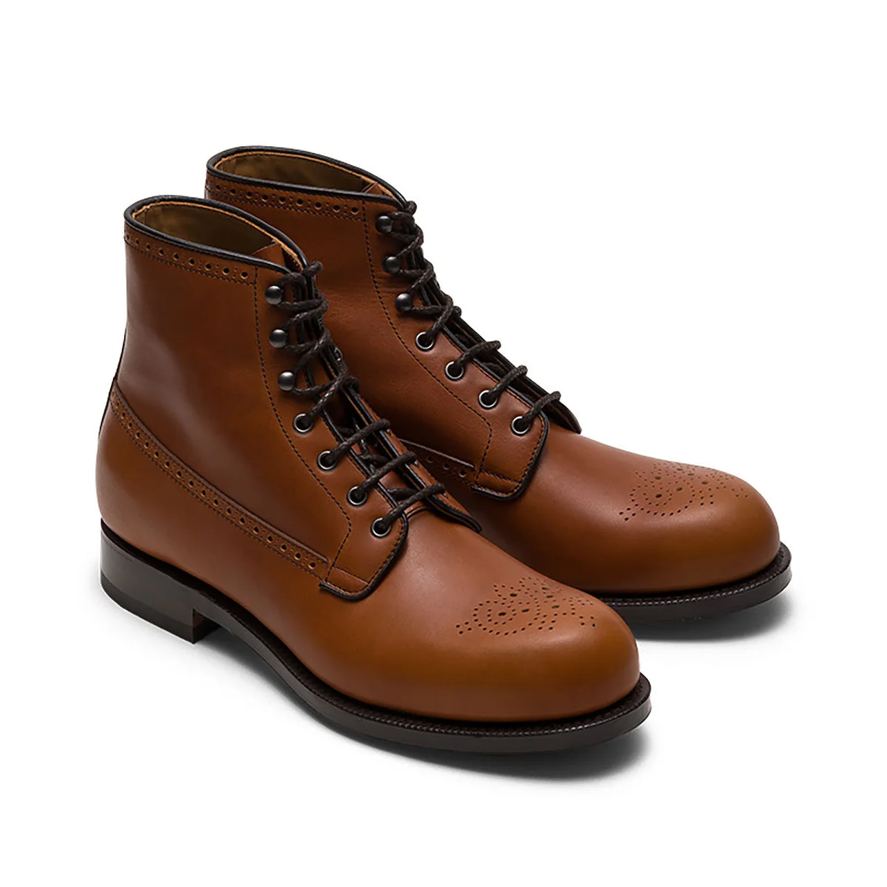 ブローギングが印象的なブーツ「シドリー」