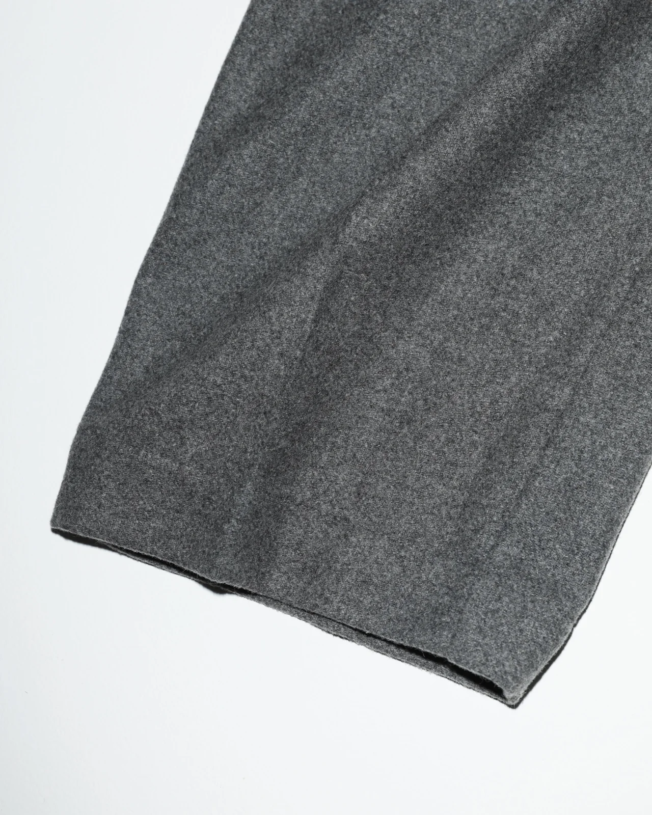 POLO RALPH LAURENのグレーパンツ 裾