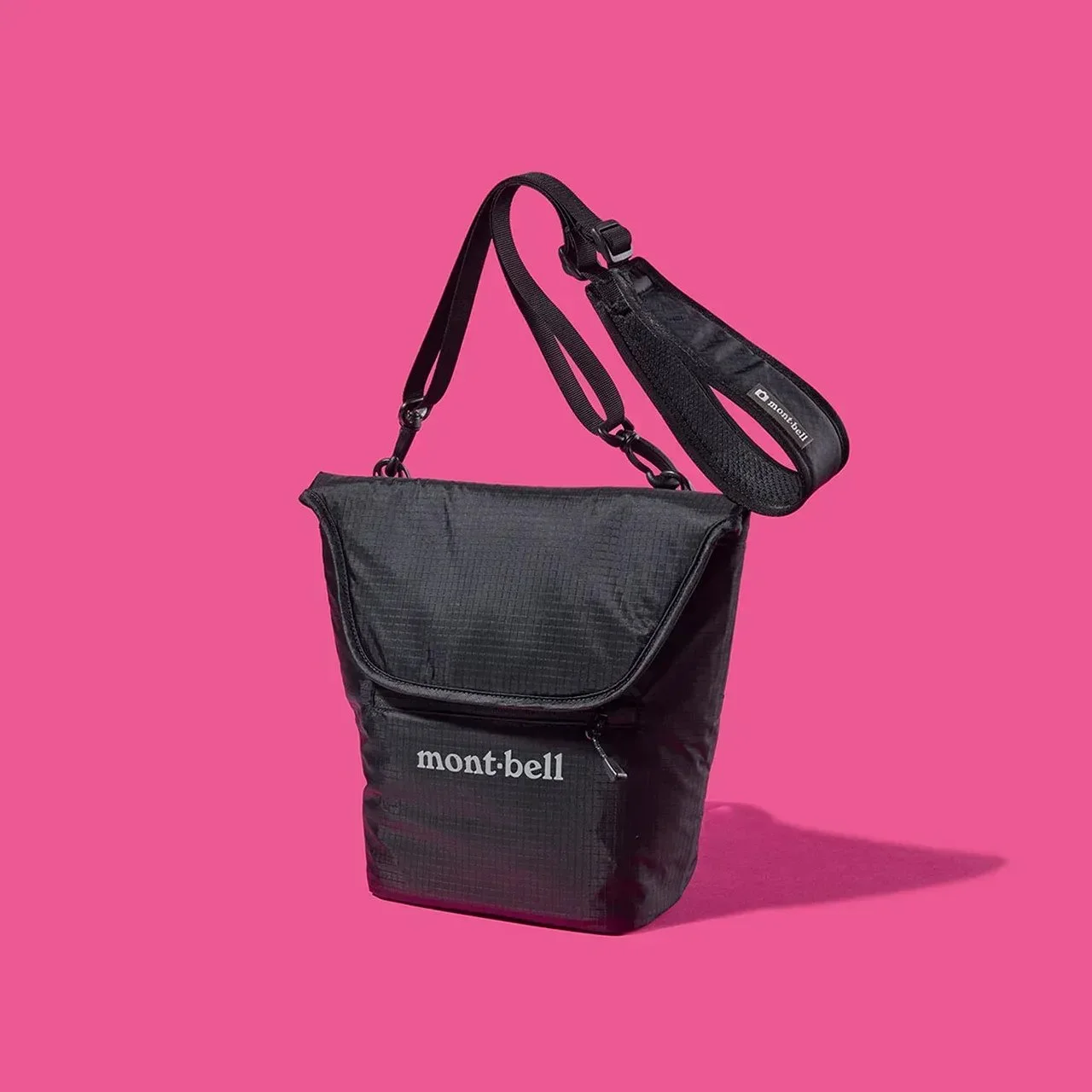 mont-bell　カメラ ライトショルダーバッグ M