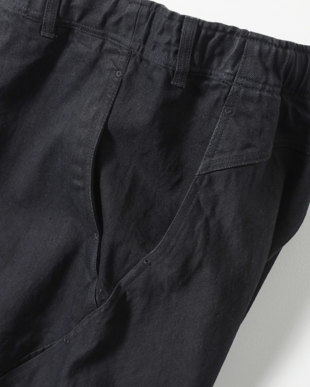 Goldwin 0のブラックデニム サイドポケット