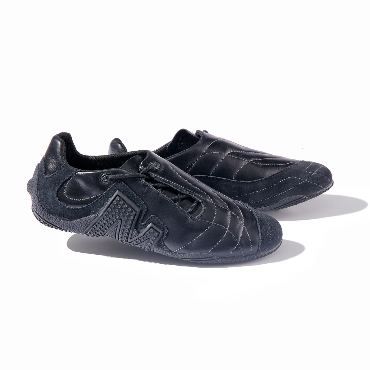 メレルの薄底スニーカー「リレイ ウェブ エスイー（スペシャルエディション）」