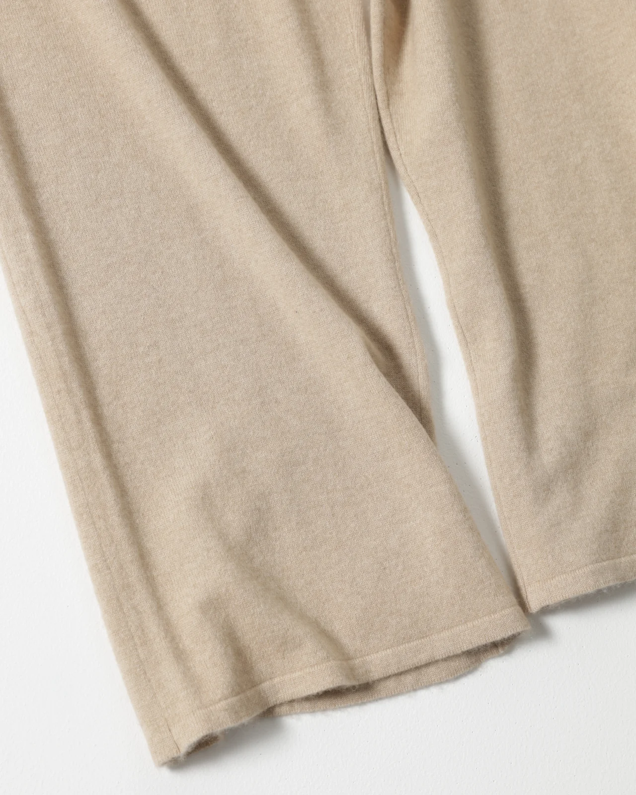 cash&barbaのモンゴリアンカシミヤ ワイドパンツ 裾