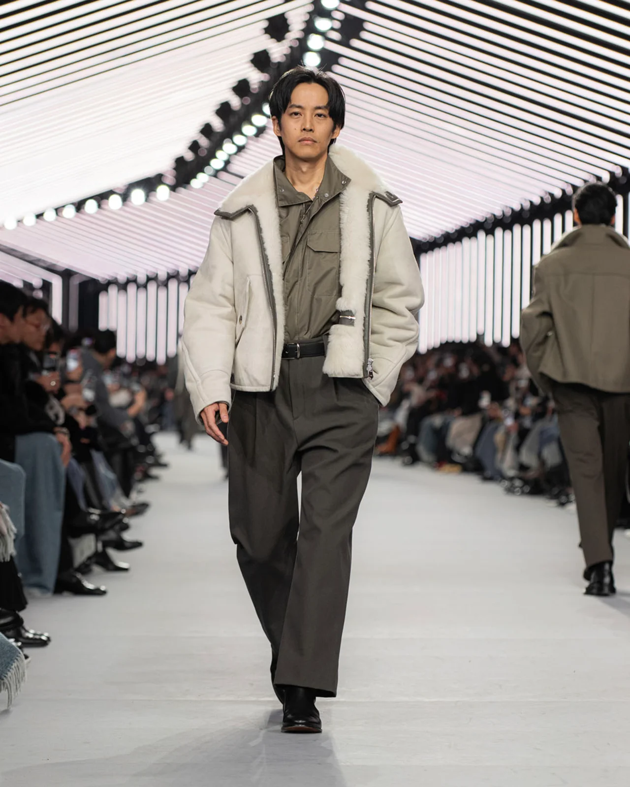 エルメスのショーに登場した俳優の松坂桃李