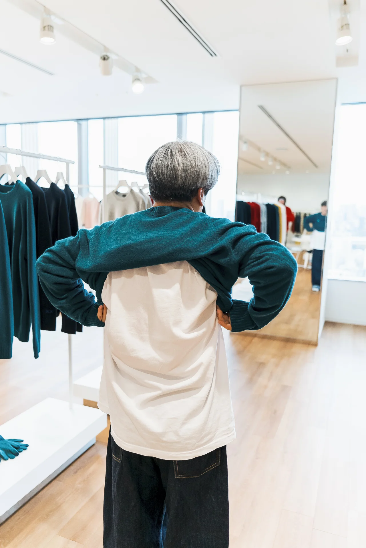 【大人のユニクロ】試着ルポ。「KAWS」の画像_10