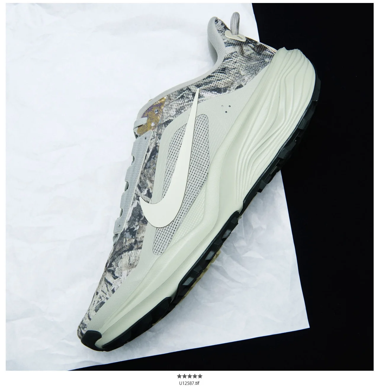 エンジニアードメッシュアッパーにATC（Nike All Terrain Compound）アウトソールの組み合わせ