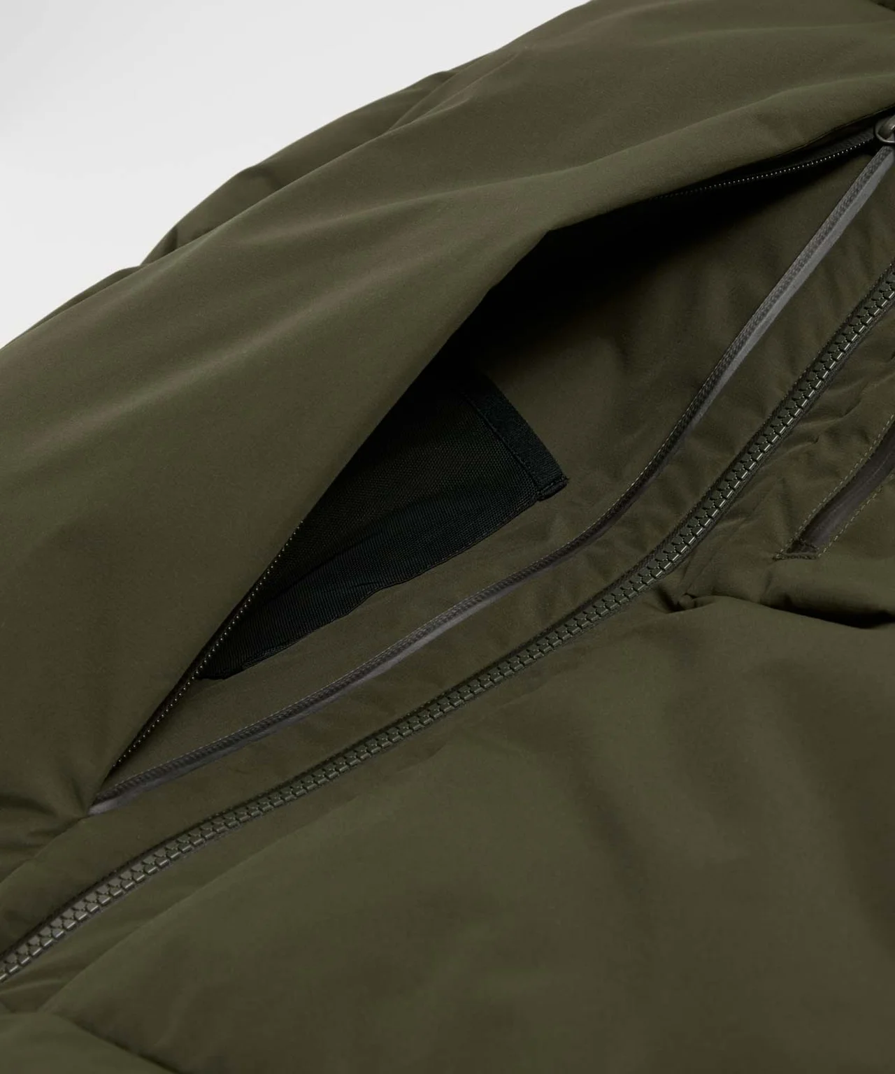 【大人が買うべきダウン】ゴアテックス搭載の画像_18