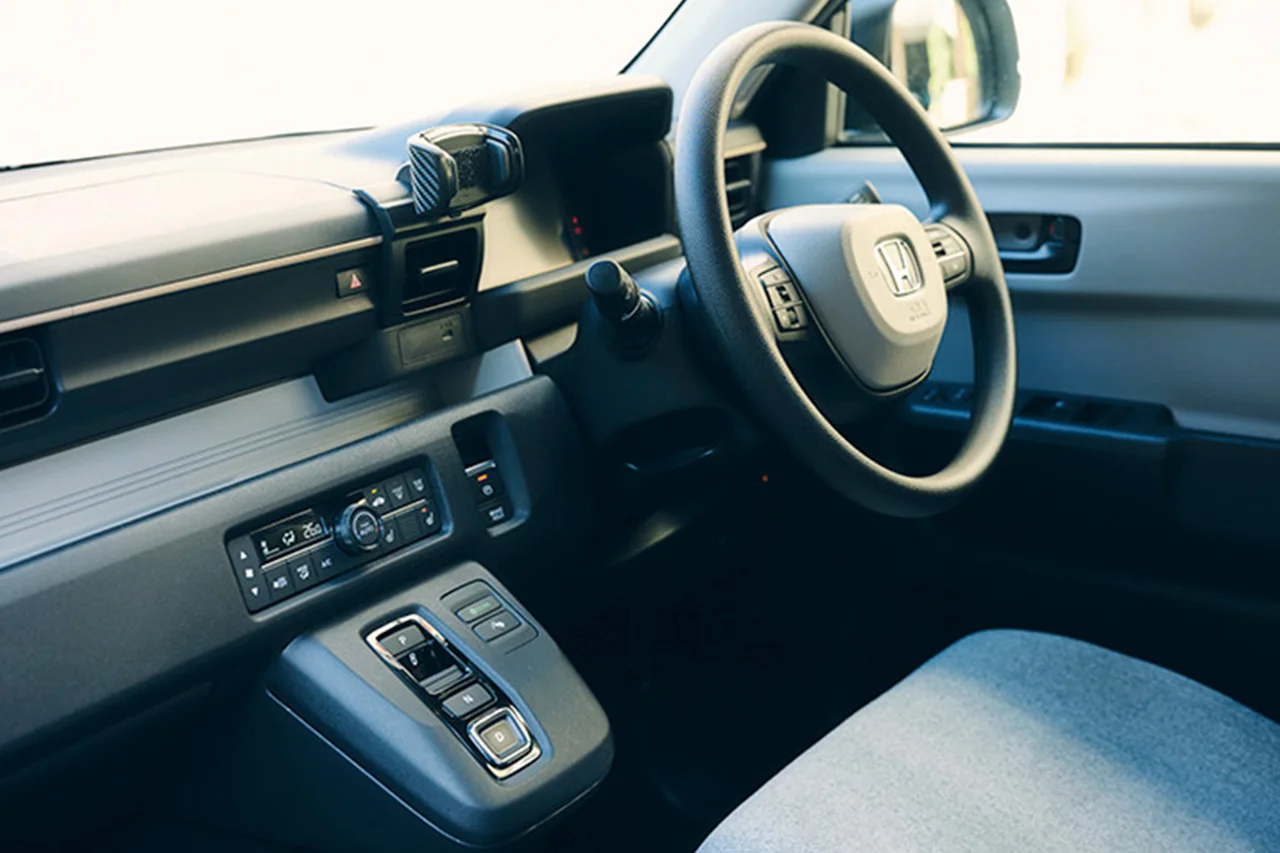 ミニマルに徹したe: Gの内装