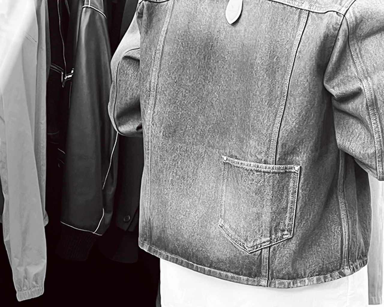 LOUIS VUITTON｜コーヒー インディゴ デニムシャツ 着用