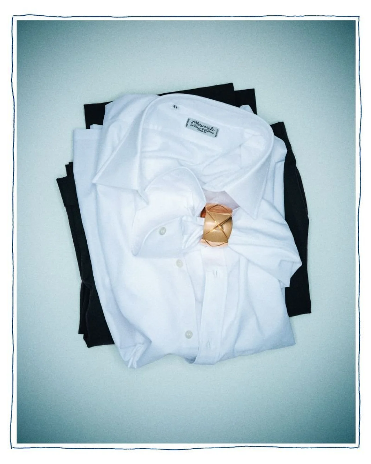 CHANELのカフとCHARVETのシャツ
