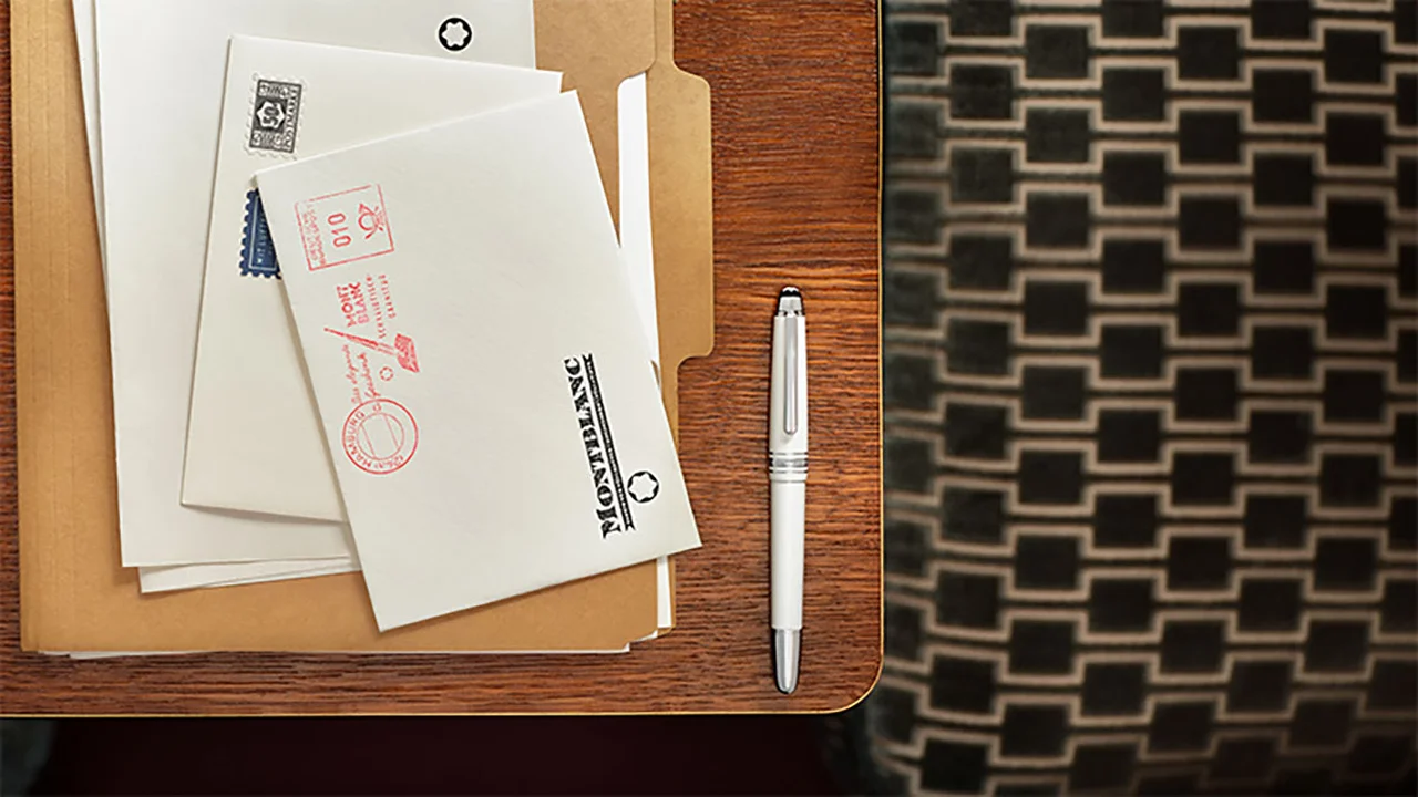 【モンブラン】万年筆の王様に真っ白な新定の画像_1