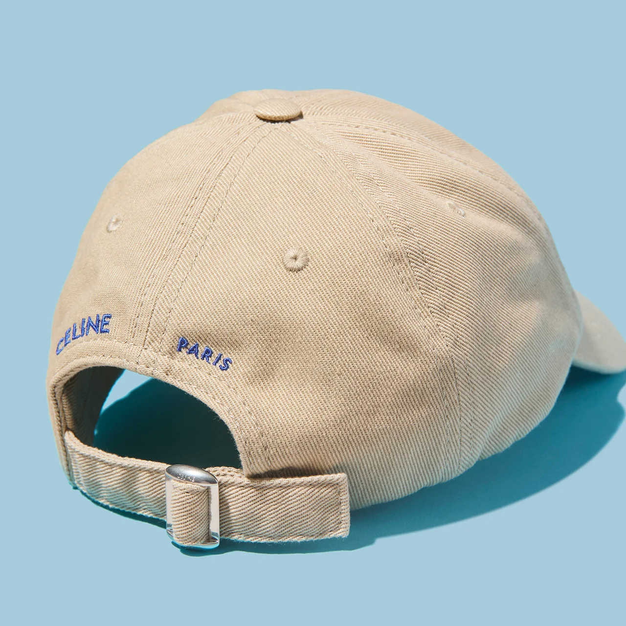 「CELINE PARIS」のレターロゴを刺繍