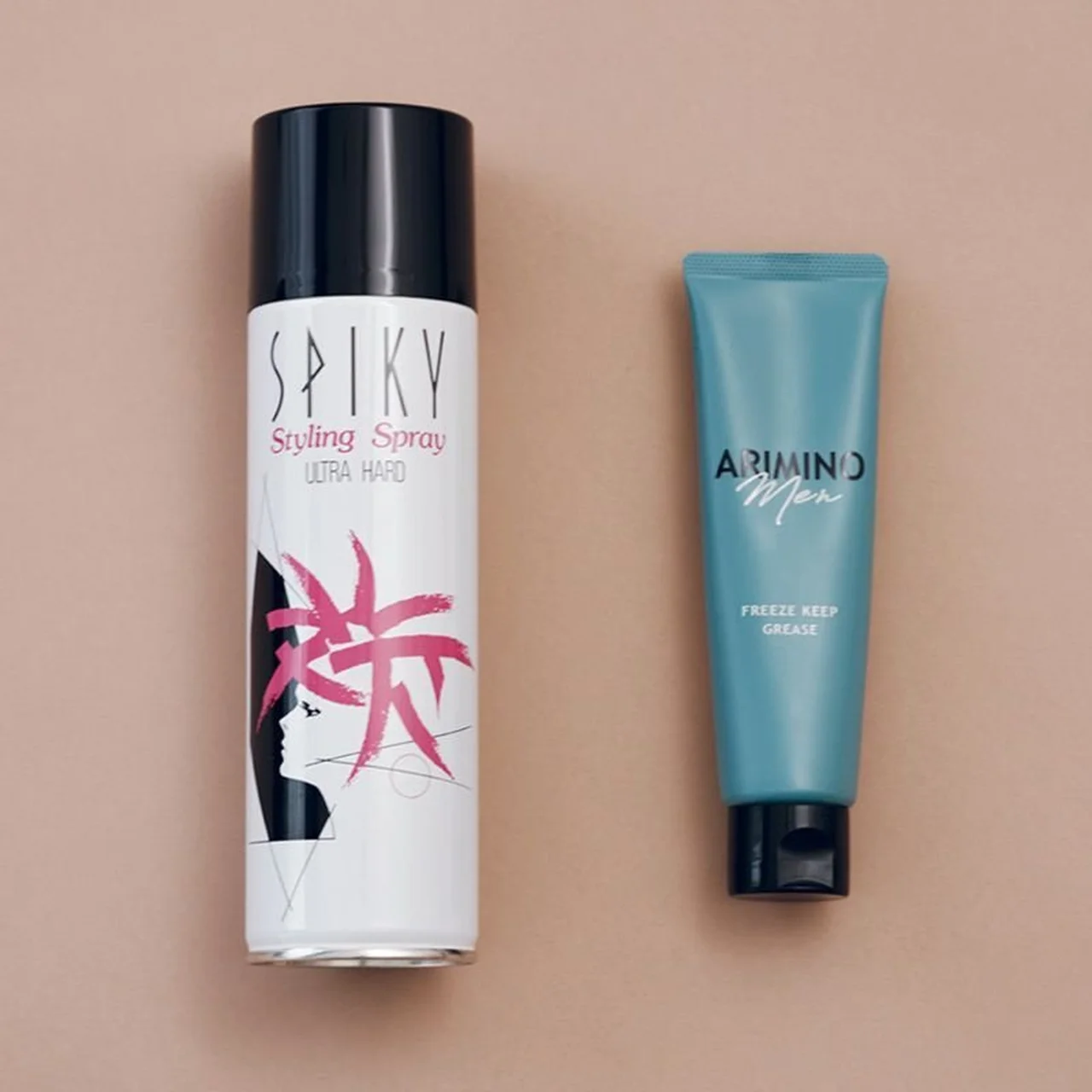 （右）ARIMINO Menのフリーズキープ グリース（左）IRIYA COSMETICSのスパイキー スタイリングスプレー ウルトラハード