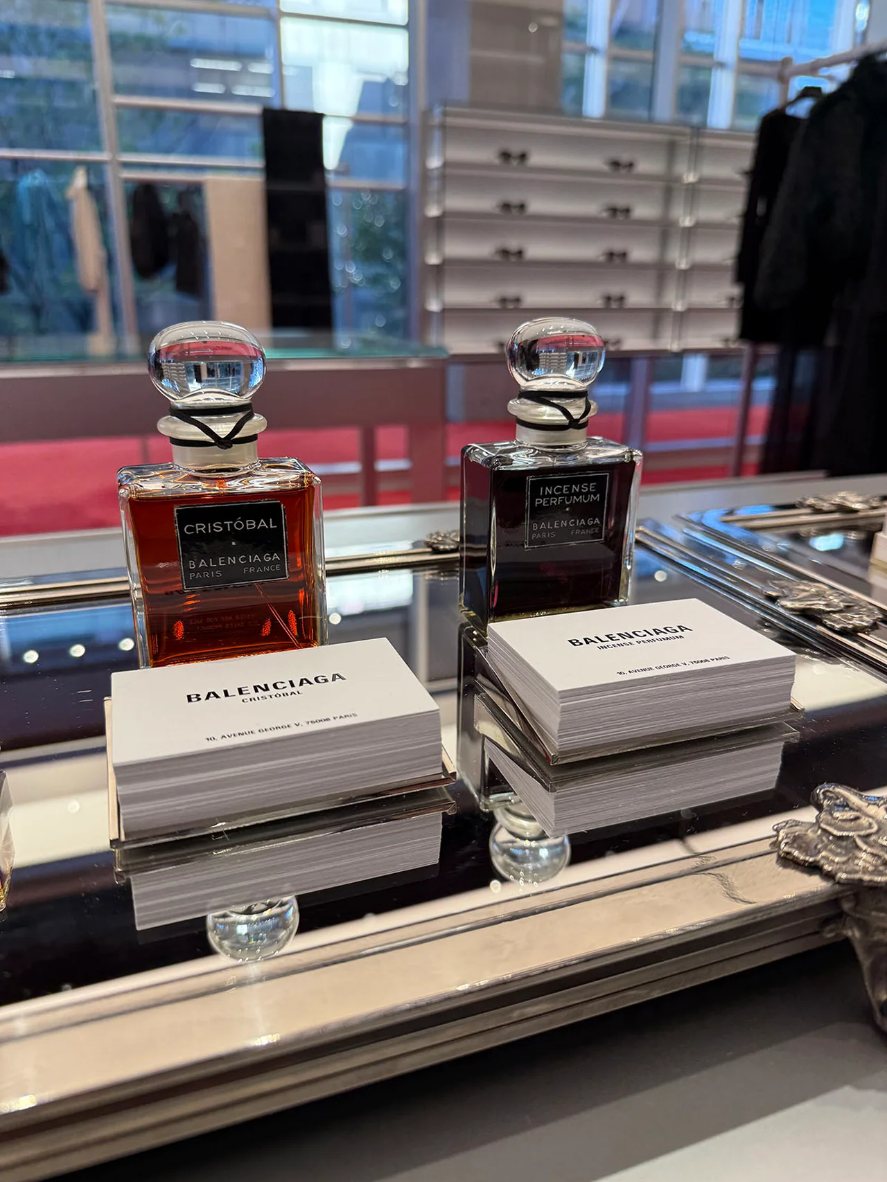 バレンシアガの香水「CRISTÓBAL」