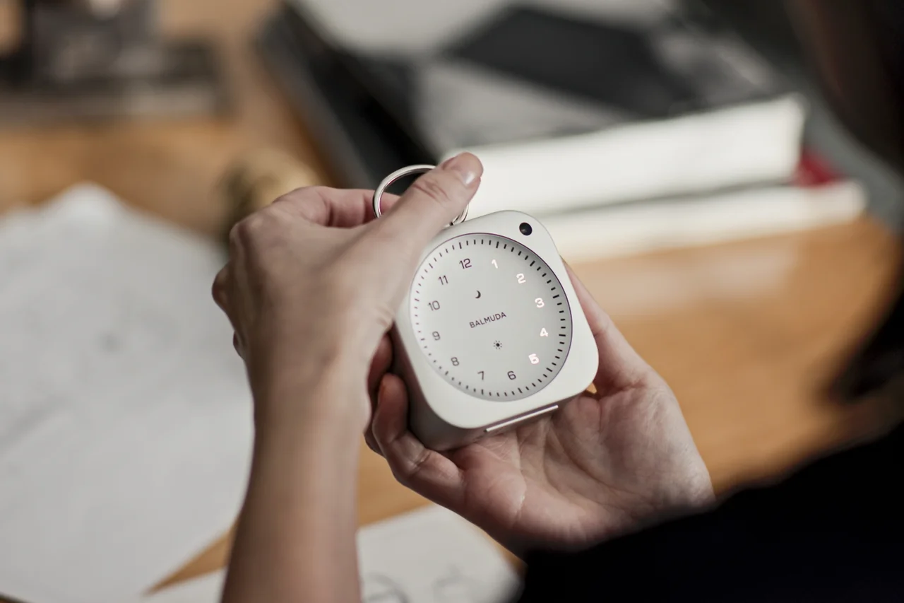 【バルミューダ】新作は“針のない置き時計の画像_19