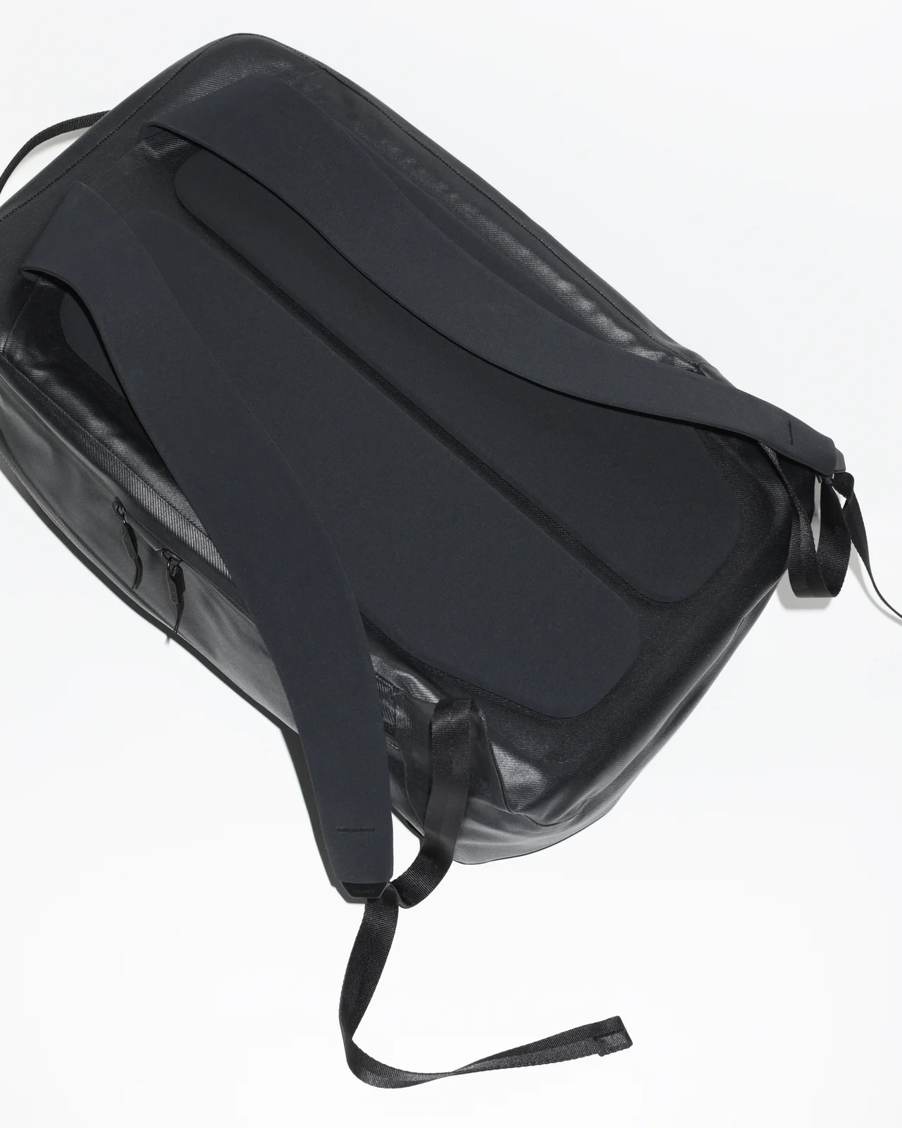ARC'TERYX VEILANCEのバッグ「Anodic Backpack」 裏