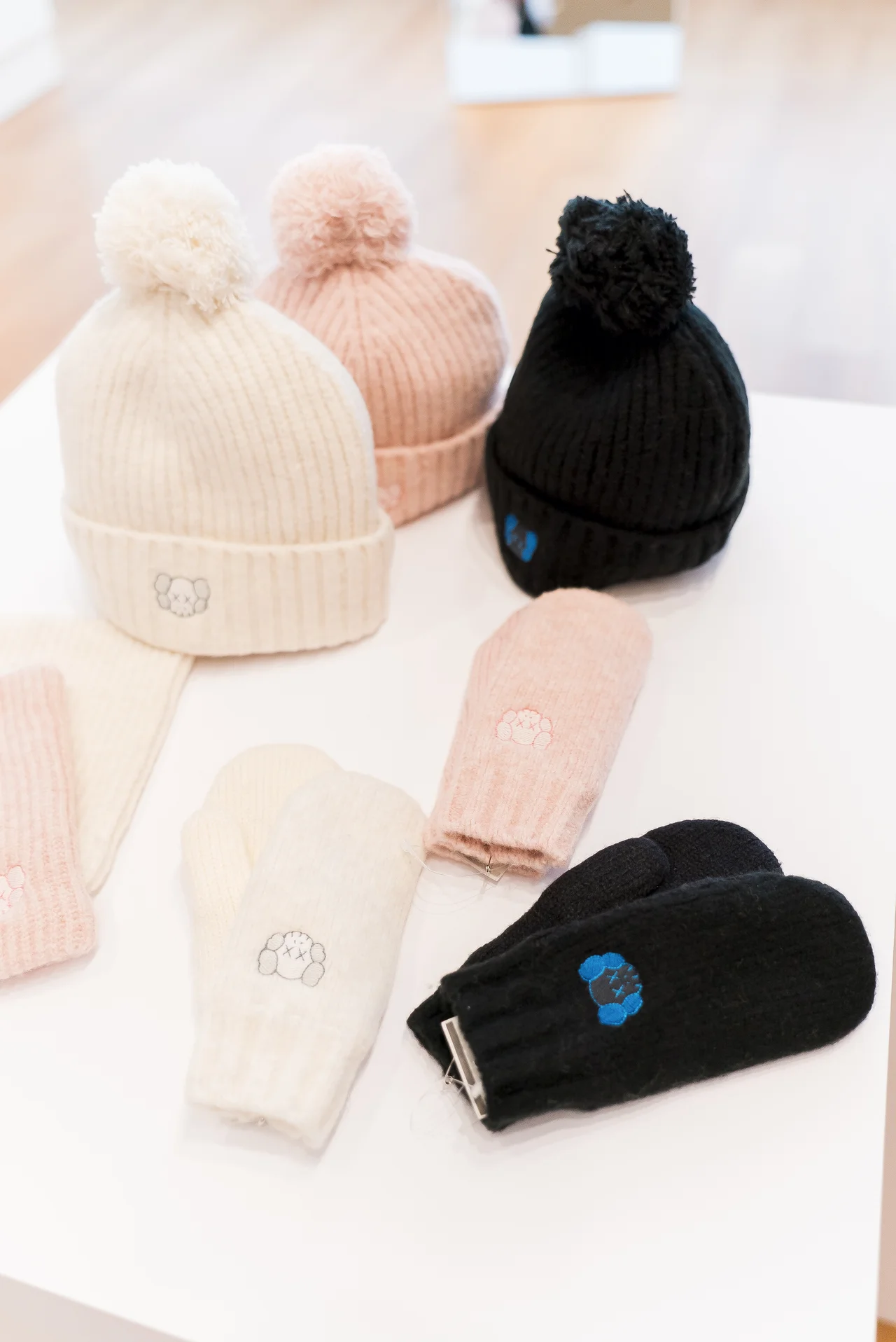 【大人のユニクロ】試着ルポ。「KAWS」の画像_28